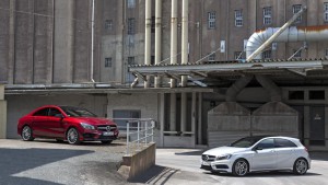 Die A-Klasse Familie, hier CLA und A-Klasse Limousine "läuft" (Bild: Daimler AG)