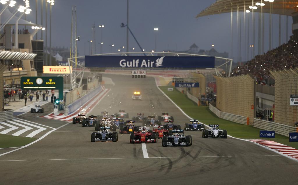 Start zum Großen Preis von Bahrain (Bild: Daimler AG)
