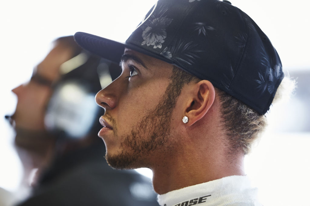 Lewis Hamilton hat den Titel im Blick - keine neuen Freundschaften (Bild: Daimler AG)