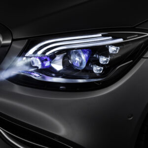 Weltpremiere in der Mercedes-Maybach S-Klasse: DIGITAL LIGHT: Das Licht der Zukunft kommt auf die Straße