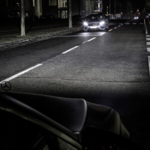 Weltpremiere in der Mercedes-Maybach S-Klasse: DIGITAL LIGHT: Das Licht der Zukunft kommt auf die Straße